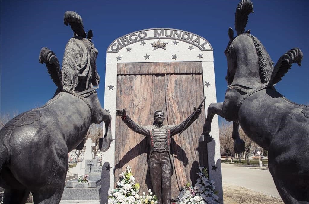 Circus at the cemetery